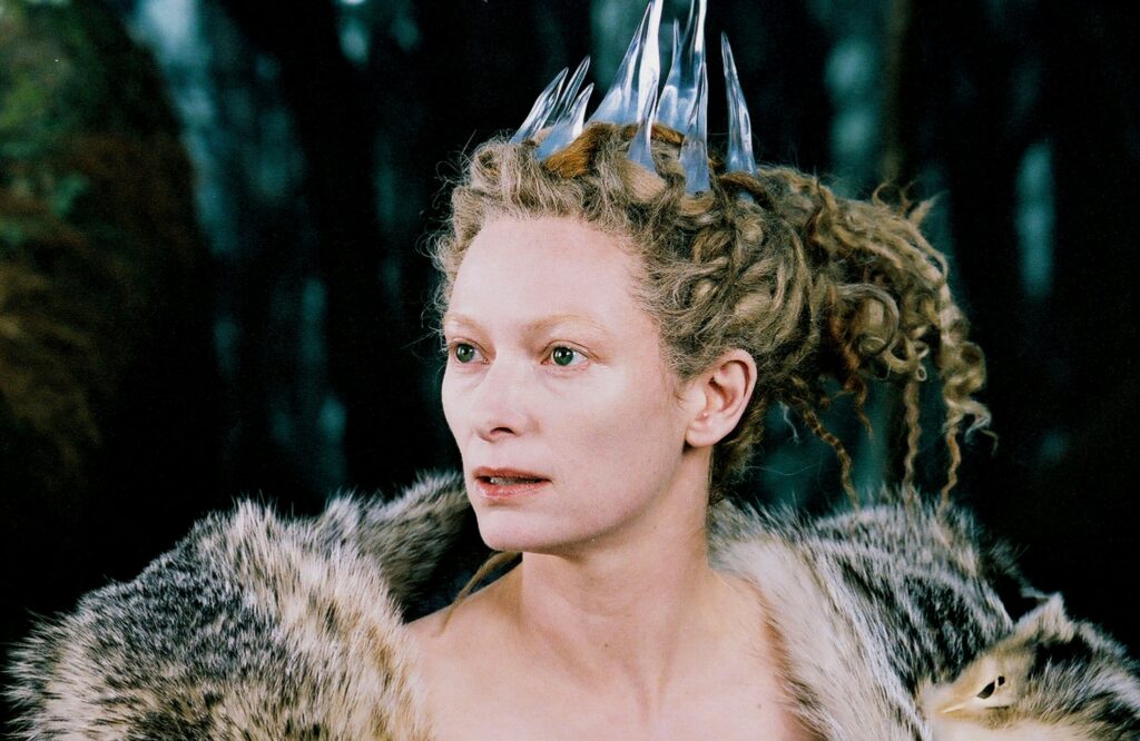 A Feiticeira de Nárnia, representada pela atriz Tilda Swinton, no filme "The Chronicles of Narnia: The Lion, the Witch and the Wardrobe" (2005), de Andrew Adamson.