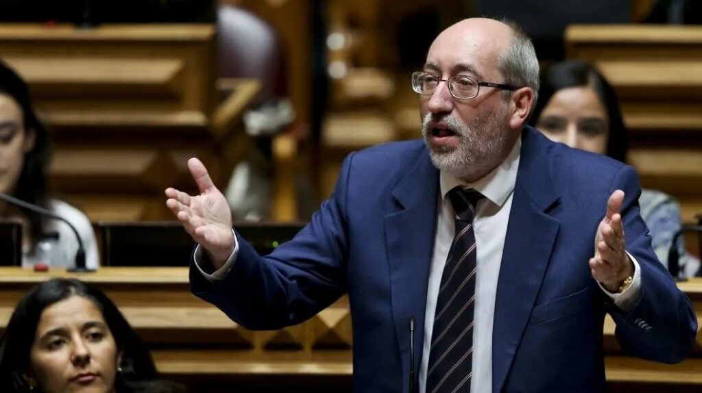 António Filipe, candidato às Presidenciais 2026, na sua actividade como deputado da Assembleia de República pela CDU
