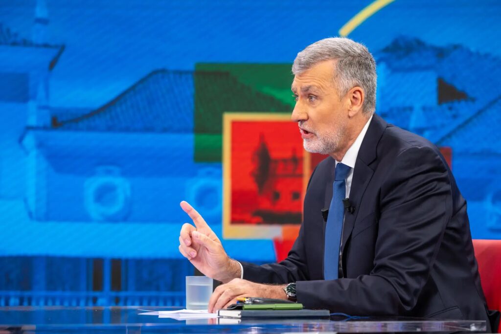 Henrique Gouveia e Melo, candidato às Presidenciais 2026, durante um debate televise, em campanha